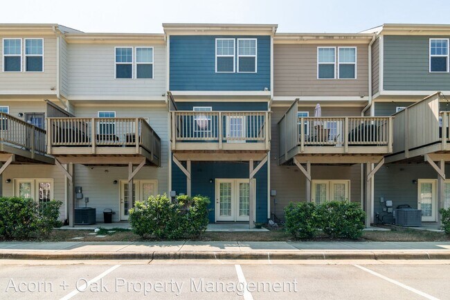 Building Photo - 3 br, 3.5 bath House - 2801 Wilshire Hill ...
