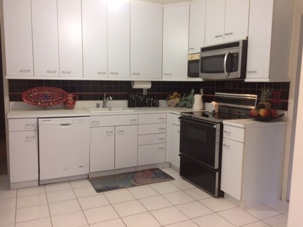 Kitchen - 9303 E Parkhill Dr House