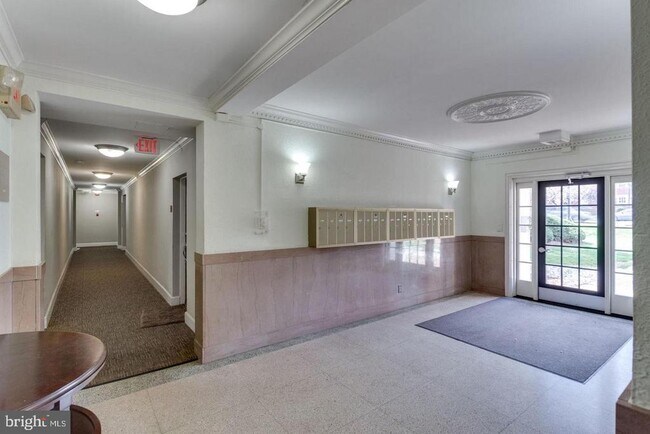 Foto del edificio - 906 S Washington St
