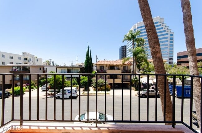 Building Photo - 2 br, 2 bath Townhome - 1230 Wellesley Ave