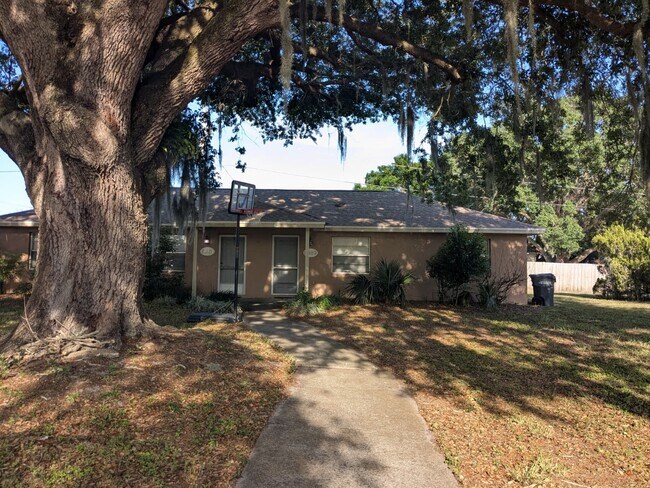 Foto del edificio - 5663 Struthers Ct