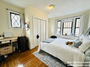 Building Photo - 452 Park Dr