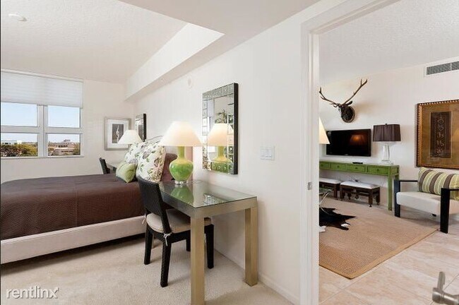 Building Photo - 2 br, 2 bath Condo - 403 S Sapodilla Ave