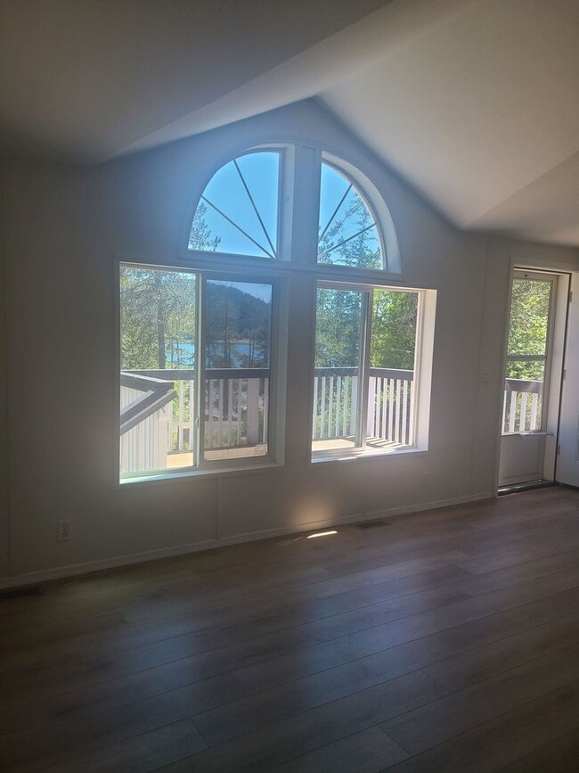 Building Photo - For Rent: 3 Bed / 2 Bath Home Near Roche H...