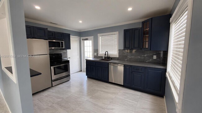 Foto del edificio - 1310 W 24th St