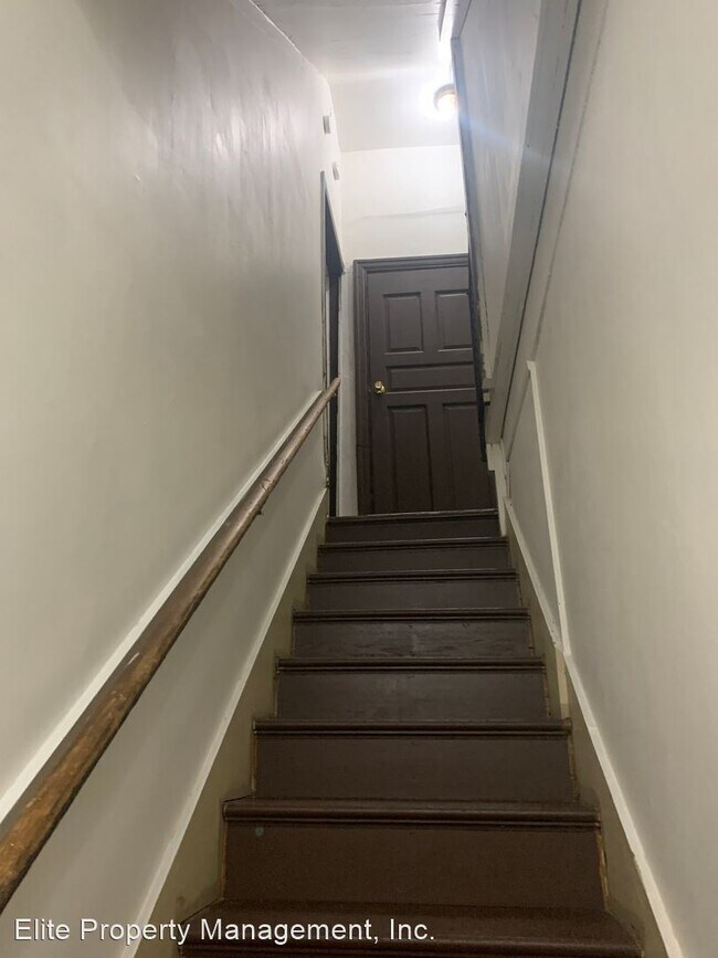 Foto del edificio - 2 br, 1 bath House - 668 E Market St., Apt 2