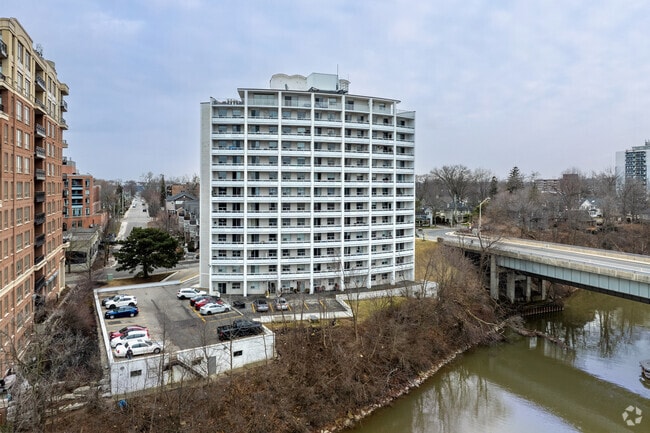 Photo du bâtiment - Harbourview Apartments