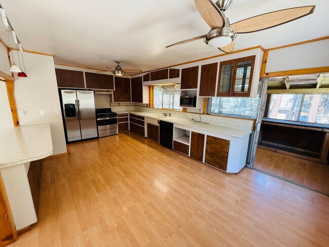 Foto del edificio - Pet friendly 3 bed 2 bath unit with all utilities included