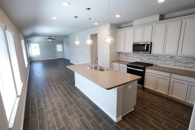 Building Photo - 5335 Sunway Dr