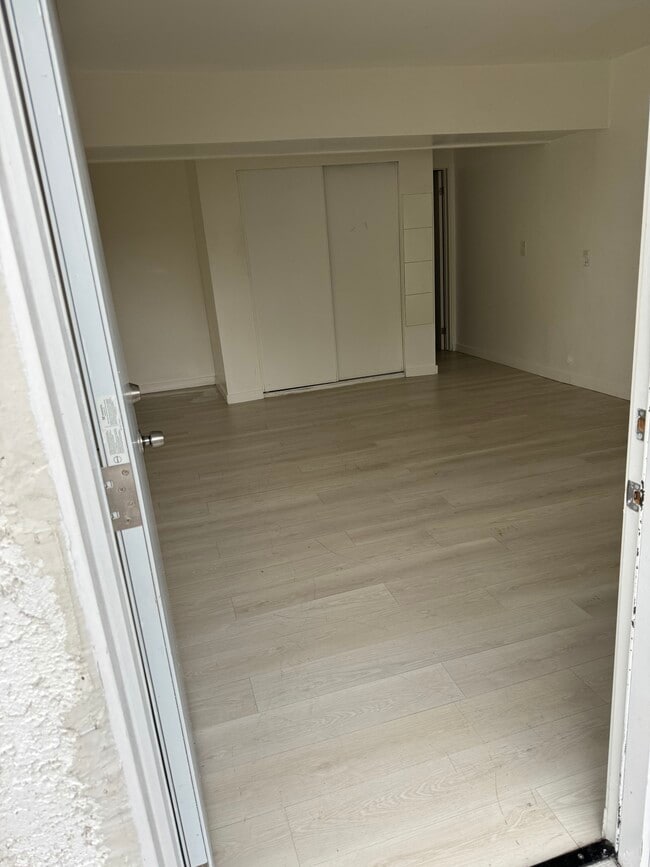 Building Photo - 4929 W 118th Plz