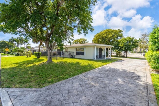 Building Photo - 4700 NE 21st Ave