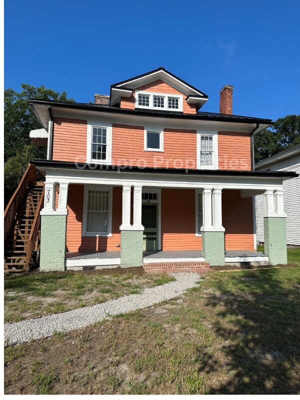 Foto principal - 703 Kenan St W