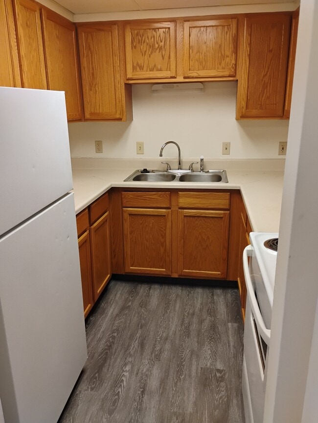 Building Photo - Parkside Apartments