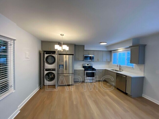 Foto del edificio - 9026-9032 Rangely Ave