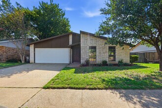Building Photo - 2711 Treeview Dr