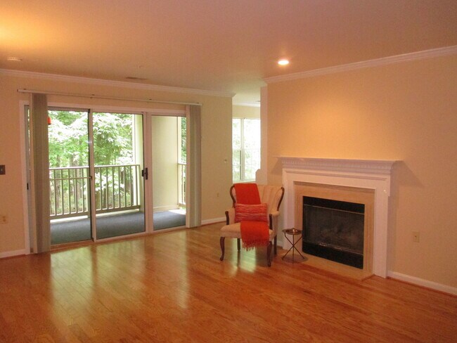 Building Photo - Gorgeous 2 Bedroom Condo in Timberbrook!