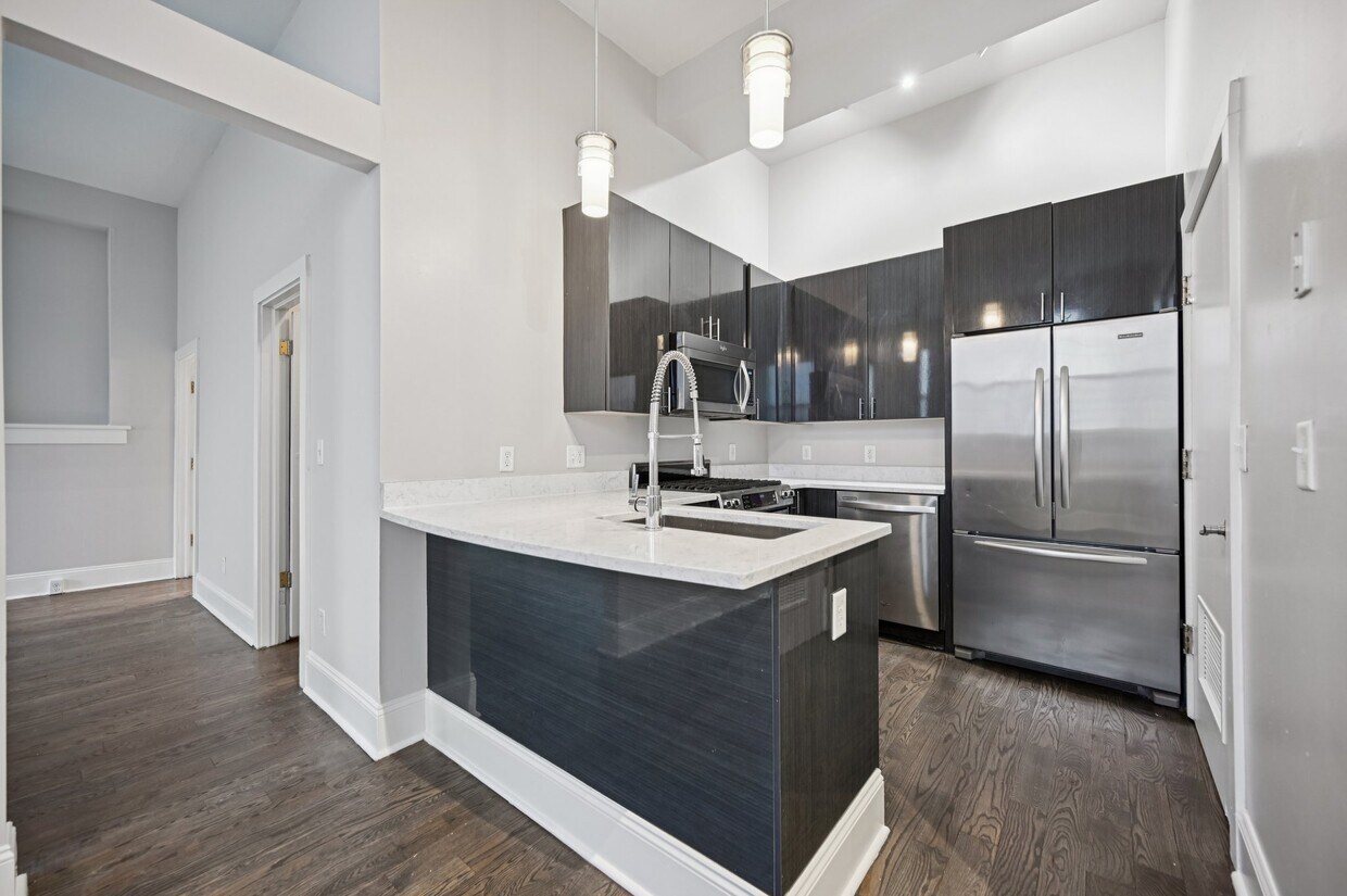 Foto principal - 641 N High St