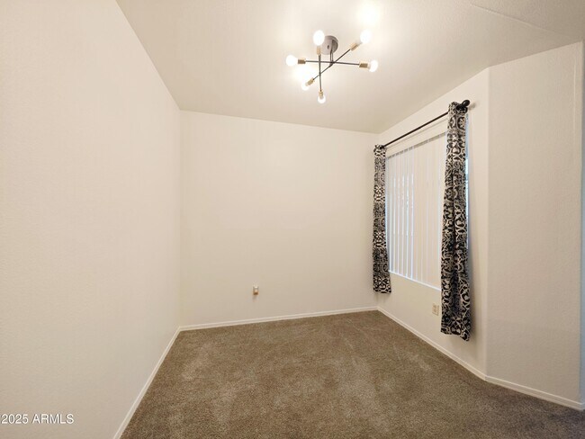 Foto del edificio - 3830 E Lakewood Pkwy E