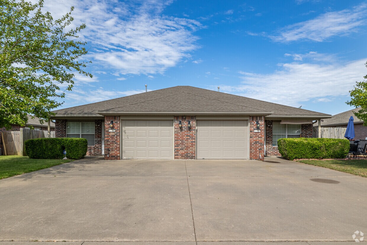 Foto del edificio - 3066 Memory Ln
