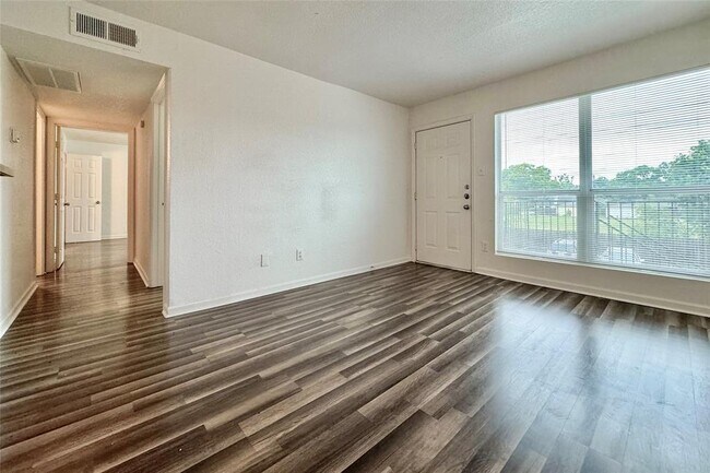 Building Photo - 8100 Creekbend Dr