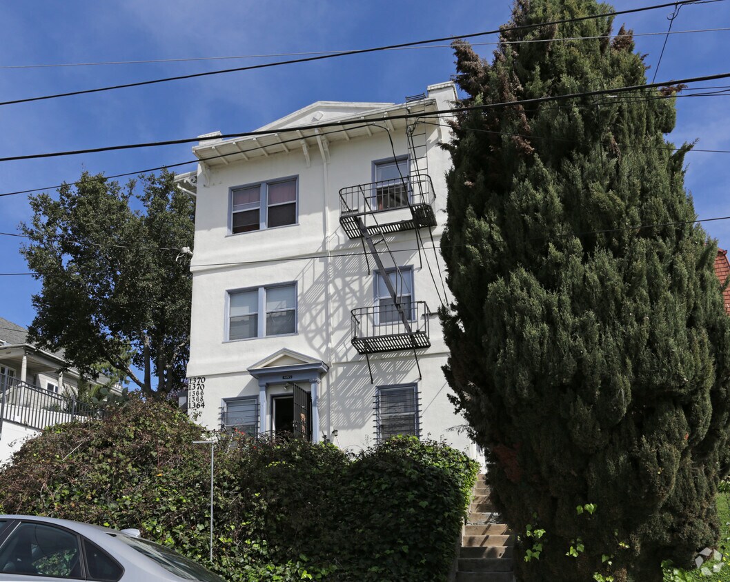 Building Photo - 1364 E 27th St