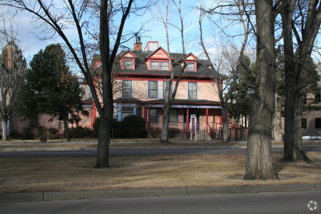Building Photo - Hearthstone Inn Apartments