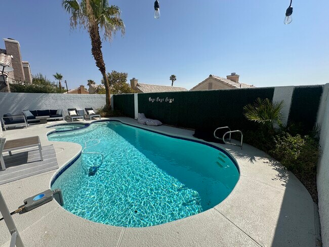 Foto del edificio - 3328 Summerfield Ln
