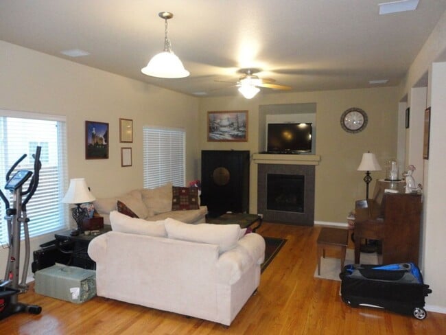 Foto del edificio - 7074 Silverwind Cir