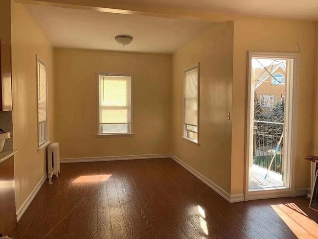 Building Photo - 3728 Oceanic Ave