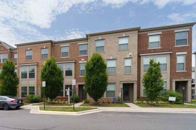 Foto del edificio - 3 bedroom 3 bath townhouse in Brambleton