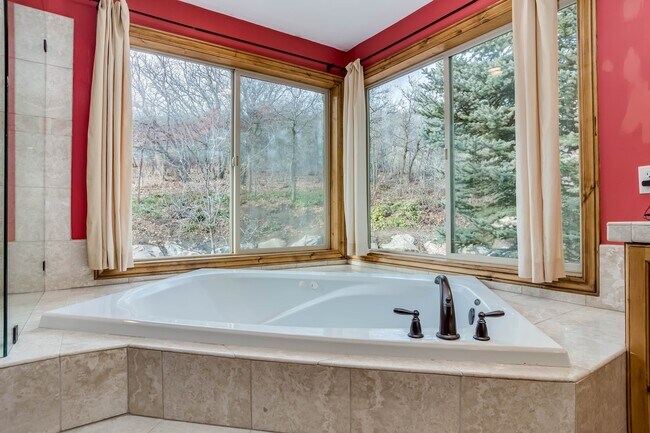 Foto del edificio - 349 N Middle Oak Ln