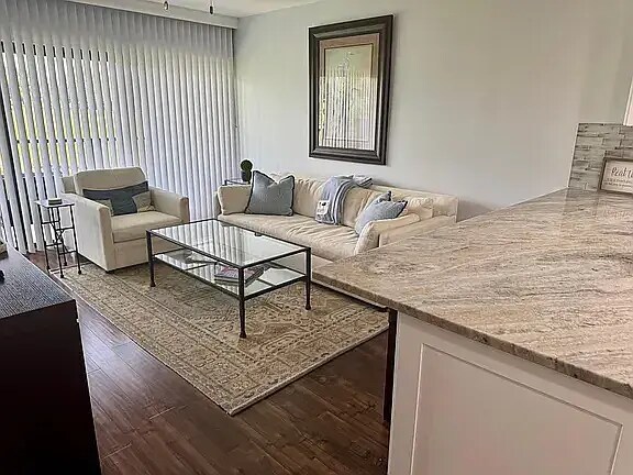 Foto del edificio - 401 Greensward Ln
