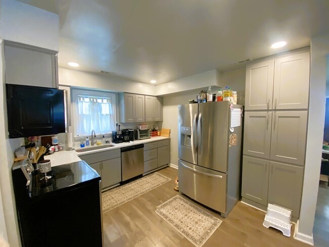 Building Photo - 1496 Newport Ct