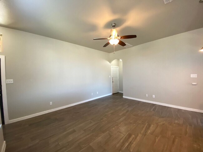 Building Photo - Near Creekside Shopping & Restaurants /  F...