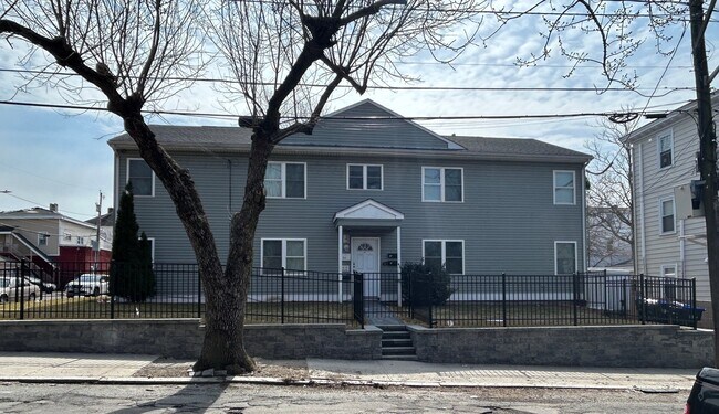 Building Photo - 120 Gesler St