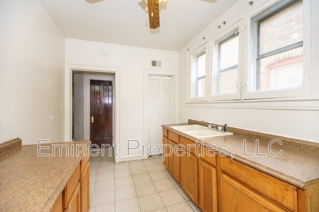 Building Photo - 8226 South Marshfield Avenue - 2