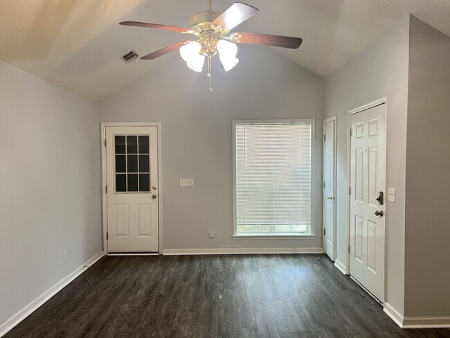Building Photo - 2BD/2B Home on Leisure Lake