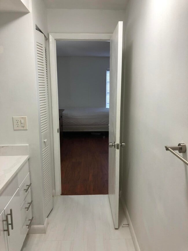 Building Photo - 480 NW 20th St