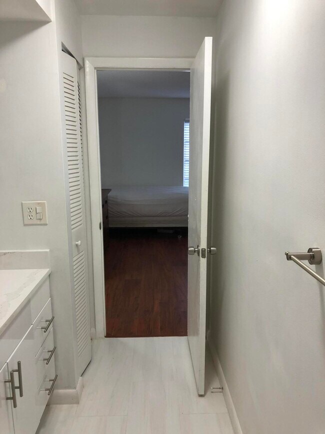 Foto del edificio - 480 NW 20th St