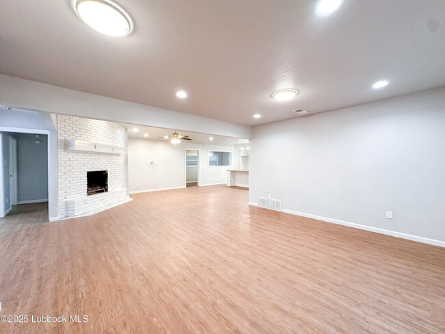 Foto del edificio - 4311 59th St