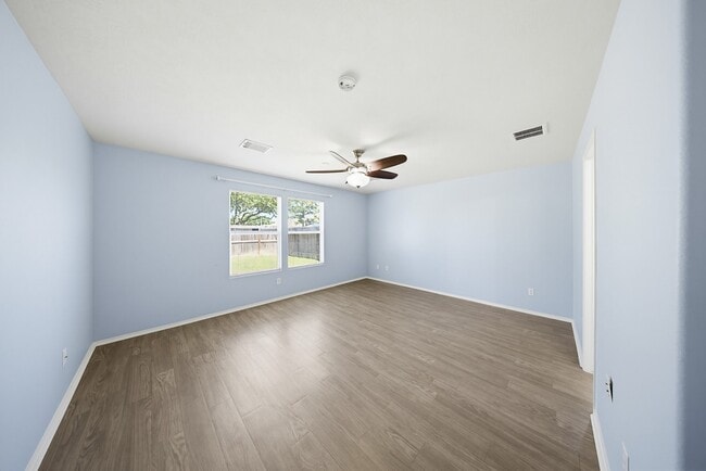 Foto del edificio - 627 Regal Hollow Ln