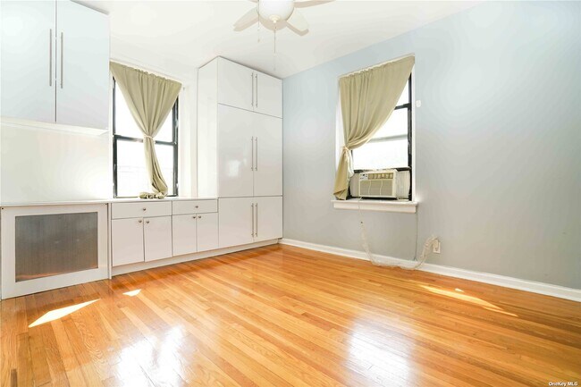 Building Photo - 62-64 Saunders St-