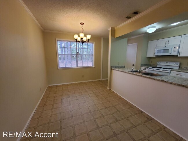 Foto del edificio - 3 br, 2 bath House - 429 Edgewater Rd.