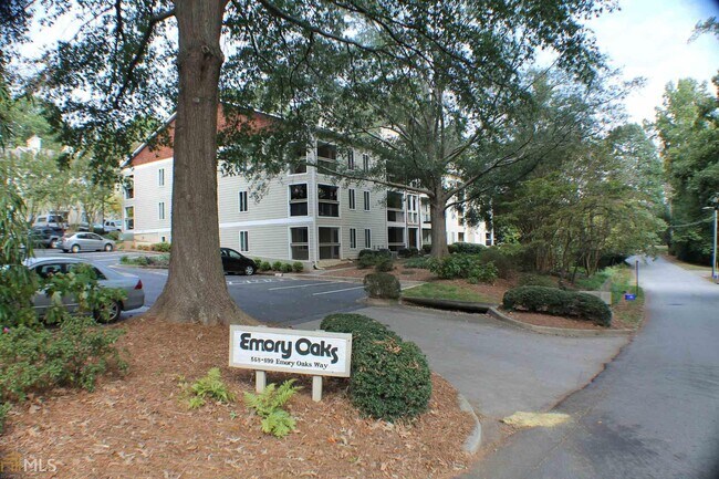 Building Photo - 580 Emory Oaks Way