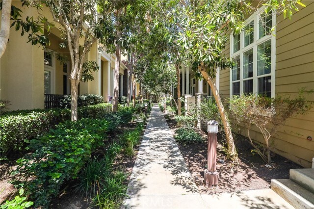 Foto del edificio - 6251 Pacific Pointe Dr