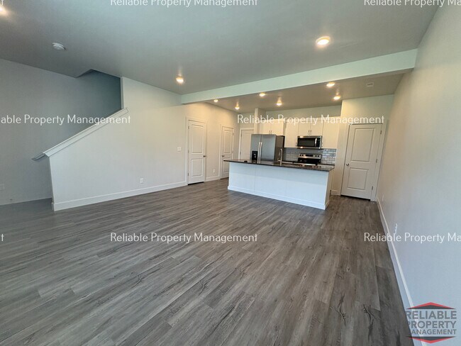 Foto del edificio - 144 S Emery Ln