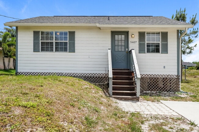 Building Photo - 5407 3rd St W