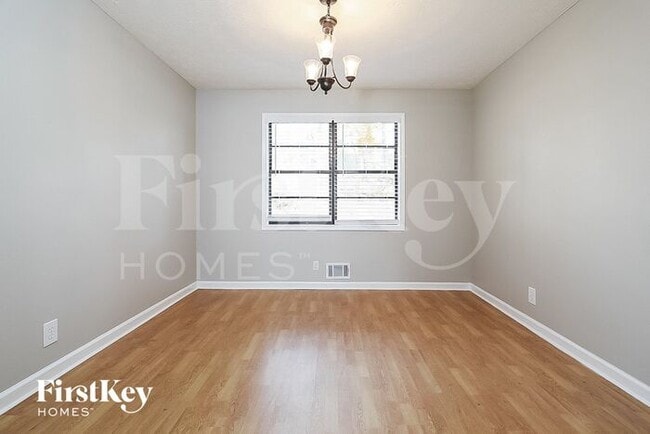 Building Photo - 2047 Lake Ridge Terrace