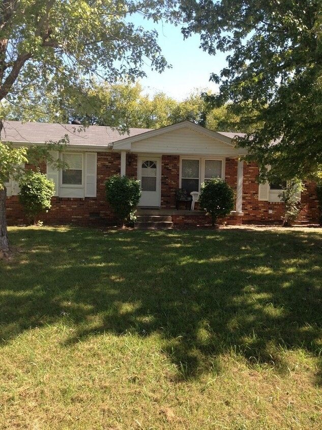 Primary Photo - For Lease - 3 Bed, 1 Bath, 1350 Sqft, 0.27...