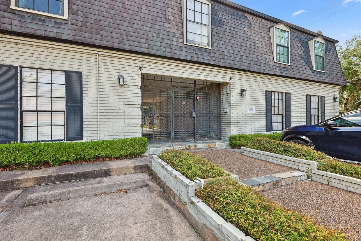 Primary Photo - 3402 Garrott St